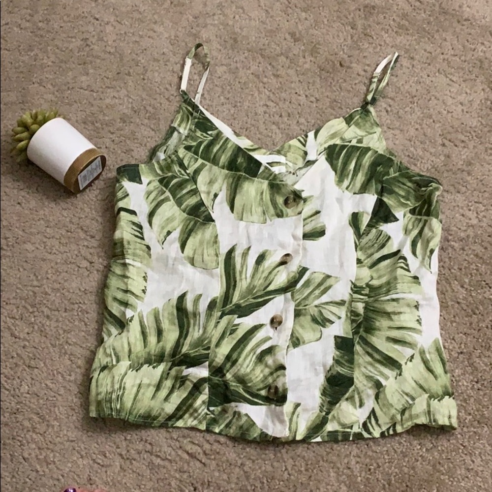 LEAF PRINT BUTTON-UP TOP🌿🌿 - Picture 2 of 5